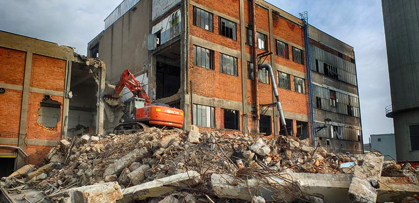 Demolice teplárny v Chropyni