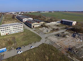 Demolice a likvidace objektů letiště Neředín v Olomouci.