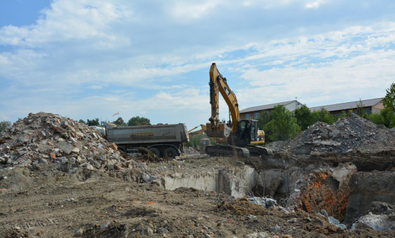 Demolice a likvidace betonových základů v Neředíně - 01