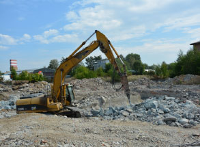 Demolice a likvidace betonových základů v Neředíně 06